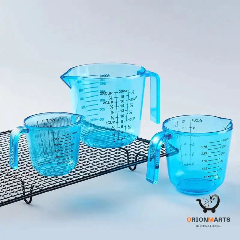 Measuring Cups with Scale and Transparent Cylinder