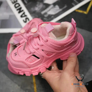 Fashionable Girls’ Sports Shoes